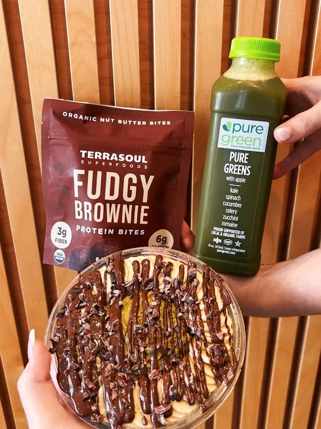 An acai bowl and a bottle of Pure Greens juice at Pure Green Clayton