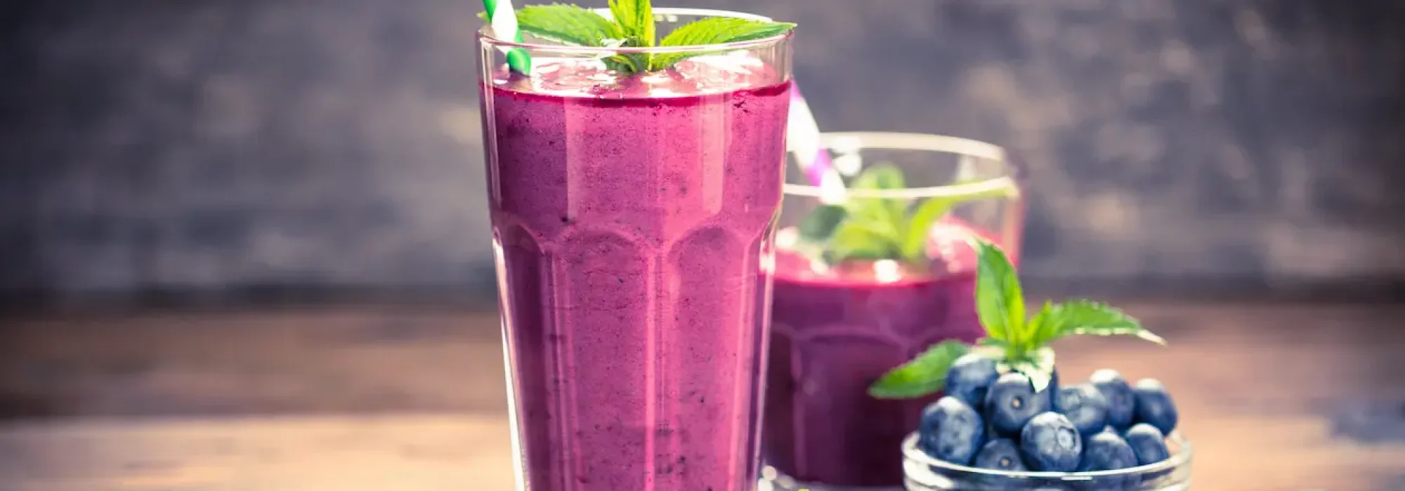 how to build a healthy smoothie from the bottom up